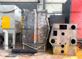 江蘇拋丸機除銹設備 376吊鉤式拋丸機生產廠家拋丸機主機制作中,準備噴漆